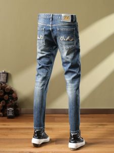 Quần Jean Nam Thêu Giữa Eo Với Micro Bomb Denim Cotton Pha Trộn Mỏng Độ Dày Thông Thường Cho Mùa Xuân Và Mùa Thu