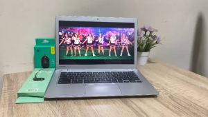 14 inch ultra slim laptop ( Toshiba 14 Chromebook Support Web Store ) Toshiba CB30-B3121 14 " LED Intel N2840 2.16 GHz / 4GB RAM / 16GB SSD