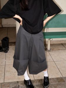 มาถึง 24 ลำลอง หลวม ทรงเอ Neutral กางเกงขาสั้น มีกระเป๋ายาวเจ็ดนิ้ว ทันสมัย สไตล์สเมืองสีบริสุทธิ์ ฤดูร้อน กางเกงขาสั้น