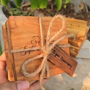 ที่รองแก้ว เหลี่ยม แบบเรียบ 10 ซม. เซ็ต 5 ชิ้น จานรองแก้ว แผ่นรองแก้ว ที่วางแก้ว จานวางแก้ว เหมาะสำหรับเป็นของฝาก ของที่ระลึก เลเซอร์ ข้อความตามใจลูกค้าฟรี (แจ้งแชทร้านค้า)