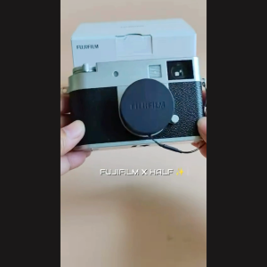 FUJIFILM X half Digital Camera
