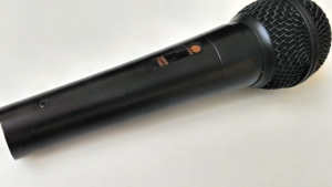 Professional Home KTV Stage Wired Dynamic Microphone Karaoke Anti-Roaring Metal Microphone Conference Singing Travel Bus Handheld Microphone