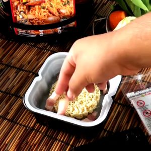 ถ้วยร้อนกังฟู หม้อไฟ รสหอยลายพริกเผา K5 หม้อ มาม่าร้อนเอง มาม่าล่าร้อนเอง บะหมี่