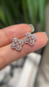Montagne Jewelry 18K Pure White Gold Earrings Four leaf Clover Design Fine Jewellery Natural 0.6 Carat Diamond Earrings Stud Earring