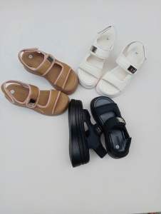 Dép quai hậu 7 phân hách dáng khuy vuông chữ NIU L85