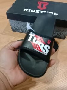 KIDZTUBS Sandal Anak Laki Laki Karet Slipper Slide Selop Slipon Jepit Karakter Warna Hitam Usia 6-10 Tahun-Sendal2036100224