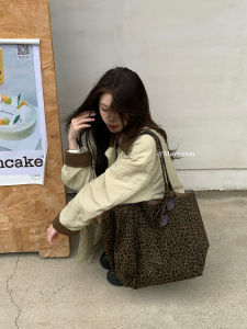 กระเป๋าผ้าใบลายเสือดาวความจุขนาดใหญ่ กระเป๋าสะพายไหล่ข้างเดียวสำหรับผู้หญิง กระเป๋าถือสำหรับเดินทางที่ทันสมัยและหลากหลาย