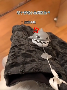 【Hot】Gantungan Kunci Hiu Lucu/Mainan Tarik Tali/Anti Stres/Konsep Ikan Besar Makan Ikan Kecil/Hadiah Menarik untuk Anak