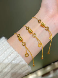 สร้อยข้อมือทองคํา 2024 แบบใหม่ ผู้หญิง แฟชั่น 18k Hard Gold Lucky Bead สด ดีไซน์ ไทเทเนียมเหล็ก Plant Florals รูปแบบเดิม