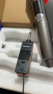 Shure SM-819 Professional UHF Wireless Microphone System Karaoke Vocal Mic Handheld Microphone