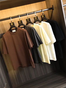 Finn Mens Loose Fit Cotton T-Shirt Short Sleeve Summer Round Neck อินเทรนด์สไตล์เมืองอเนกประสงค์สําหรับทุกกลุ่มทุกวัน