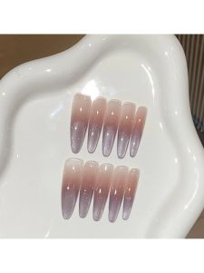 เล็บประดับตาแมวสีม่วง ลิปสติกสีชมพูน้ำแข็ง ลูกผสมสีสันสดใส ติดได้หลายครั้ง ทำด้วยมือ สำหรับงานแต่งหน้า