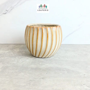 The Leaferie Verona plant pots. flowerpot . flower pot . planter . planters . Ceramic