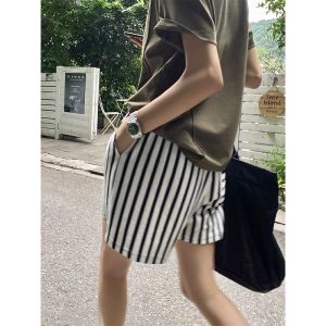 กางเกงขาสั้นกีฬาลายทางสีดำขาวสำหรับผู้หญิงในช่วงฤดูร้อน กางเกงขายาวลำลองหลวมๆ กางเกงขาสั้นสำหรับเดินเล่นในบ้าน กางเกงขาสั้นสำหรับวิ่ง ทรงหลวมๆ สำหรับใส่ไปทำงาน