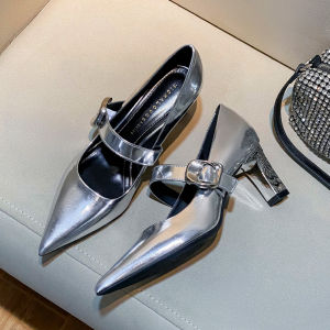 รองเท้าส้นสูง Mary Janes สีเงิน รองเท้าส้นหนาสไตล์ฝรั่งเศสย้อนยุคสำหรับผู้หญิง รองเท้าแฟชั่นฤดูร้อน 2024 รองเท้าหนัง PU ทรงหัวแหลม