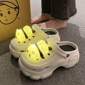 Luminous Panda Light Slippers Thick Bottom EVA Hole Hole Womens Summer 2025 New Outdoor Wear Heightening Anti-slip Beach Slippers