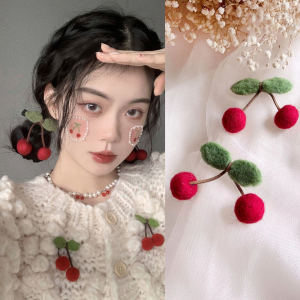 Sweet Lucky Pearl Hair Clip: A Stylish Ponytail Accessory