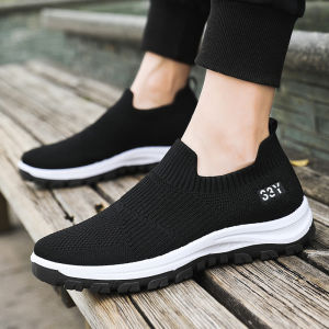 Men Korean Trending Breathable Slip On Black Rubber Shoes Lightweight Comfortable Flat Casual Sports Sneakers For Men On Sale