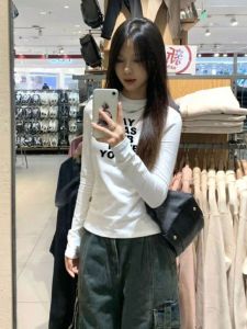 Áo Thun Dài Tay Dài Vừa Phải Thường Ngày Mùa Thu 2024 Mới Về Phong Cách Mỹ Dành Cho Nữ Dáng Ôm Vừa Vặn in Chữ Thời Trang