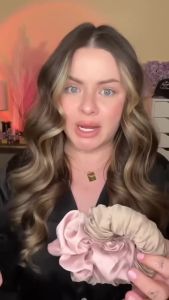 🔥SG Ready Stock🔥Soft Heatless Curling Headband No Heat Ponytail Hairband Hair Curler Hairband Lazy Scrunchie Rollers Magic Hairdresser