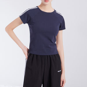 เสื้อยืดคอกลมแขนสั้นทรงสลิมฟิตสำหรับผู้หญิงในช่วงฤดูร้อน ผ้าฝ้ายผสมยางยืด ความยาวสั้น เสื้อผ้าทำงาน