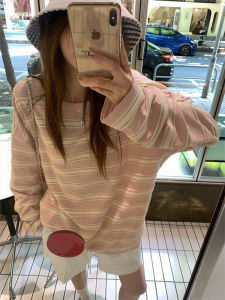 เสื้อยืดแขนยาวทรงหลวมสไตล์อเมริกันย้อนยุคสำหรับผู้หญิง ฤดูใบไม้ผลิและฤดูร้อน ทรงหลวม คอกลม ลายทาง สีบล็อก