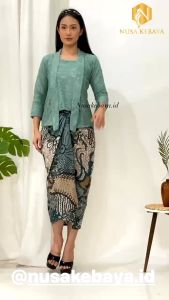 Setelan Kebaya Kutubaru Bahan Brukat Varian Warna Set Rok Lilit Batik Motif Terbaru Floral Serut / Kebaya Wisuda Modern Untuk Kondangan OOTD OTFIT Seragaman Pesta Tunangan Akad Nikah Sekolah Adat Kartinian Agustusan Hut RI ( Kutubaru Brukat ) Nusa Kebaya
