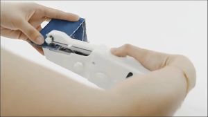 คุณภาพสูงสุด! จักเย็บผ้ามินิวัสดุ ABS และจักรเย็บผ้าขนาดเล็ก มือขนาดเล็กแบบพกพา เครื่องเย็บผ้าแบบมือถือ จักรเย็บด้วยมือไฟฟ้า HANDY STITCH ขนาดพกพา ใช้ถ่าน AA x 4