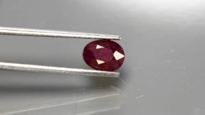 1.50 ct พลอยแท้ พลอยแดง (Red Ruby) เผาใหม่ ทรงไข่ สีแดง มาดากัสการ์