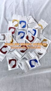 EMBLEM KUNCI AKRILIK / EMBLEM KONTAK YAMAHA VIXION 2013 - 2016 / EK AM 09\\n\\n Pengenalan EMBLEM KUNCI AKRILIK\\n\\nEMBLEM KUNCI AKRILIK adalah aksesoris motor Yamaha Vixion yang dirancang untuk meningkatkan penampilan kendaraan Anda. Terbuat dari bahan akrilik dengan ketebalan 2mm, emblem ini tersedia dalam empat varian warna yang berbeda. Selain itu, produk ini dilengkapi dengan perekat gratis untuk memudahkan proses pemasangan. Dengan menggunakan mesin laser, kami memastikan hasil presisi dan rapih pada setiap emblem yang dihasilkan.\\n\\n Cara Order EMBLEM KUNCI AKRILIK\\n\\nUntuk membeli EMBLEM KUNCI AKRILIK, Anda dapat mengikuti langkah-langkah berikut:\\n\\n1. Pastikan Anda telah memeriksa jam operasional toko kami, yaitu Senin - Sabtu, Jam 09.00 - 17.00 WIB.\\n2. Order sebelum pukul 16:00 agar barang dikirim hari ini.\\n3. Orderan masuk diatas pukul 16:00 akan diproses dan masuk pengiriman hari berikutnya.\\n4. Khusus hari sabtu, orderan diatas pukul 16:00, akan diproses dan masuk pengiriman hari senin.\\n\\n Keunggulan EMBLEM KUNCI AKRILIK\\n\\nBerikut adalah beberapa keunggulan dari EMBLEM KUNCI AKRILIK:\\n\\n* Menggunakan bahan akrilik ketebalan 2mm, memberikan kekuatan dan daya tahan yang baik.\\n* Tersedia dalam empat varian warna, memudahkan Anda untuk menyesuaikan dengan preferensi penampilan kendaraan Anda.\\n* Free perekat, memudahkan proses pemasangan.\\n* Dipotong menggunakan mesin laser sehingga hasil presisi dan rapih.\\n* Harga di atas untuk 1 pcs, memberikan nilai yang baik untuk setiap pembelian.\\n* Bisa untuk motor Yamaha Vixion 2013 - 2016, memastikan kompatibilitas dengan kendaraan Anda.\\n\\n Informasi Tambahan\\n\\nBarang selalu ready, bisa langsung diorder tanpa tanya stok. Selamat berbelanja!!!!!\n}