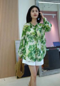 เสื้อเชิ้ตแขนยาวลายดอกไม้สไตล์เกาหลีหลวมๆ ฤดูร้อนปี 2024 เสื้อผ้ากันแดดแฟชั่น แขนโคมไฟ ทรงหวาน ผ้าฝ้ายผสม