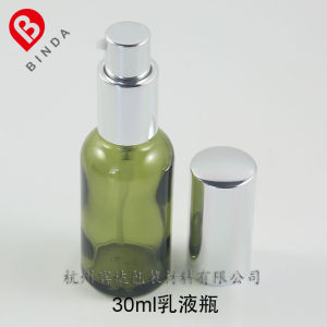 Chai Tinh Dầu Màu Ô Liu Với Chai Xịt Sương Mịn Và Đầu Xịt Bạc Thích Hợp Cho Mọi Loại Da