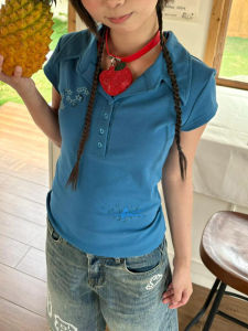 เสื้อยืดคอโปโลสีน้ำเงิน U2 Home เสื้อยืดแขนสั้นทรงสลิมฟิตสำหรับผู้หญิงในช่วงฤดูร้อน ทรงหลวมสบาย ๆ สไตล์ย้อนยุค Y2K