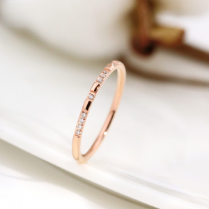 Japanese Luxury Lightweight Titanium Steel Rose Gold Ring for Women Simple Diamond Fashion Accessory Popular Among Youth