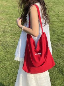 กระเป๋าผ้าใบทรงโตต์สำหรับใส่ของใช้ในชีวิตประจำวันสำหรับนักเรียนและเยาวชน ความจุขนาดใหญ่ กระเป๋าถือแบบลำลอง กระเป๋าสะพายไหล่แบบลำลอง