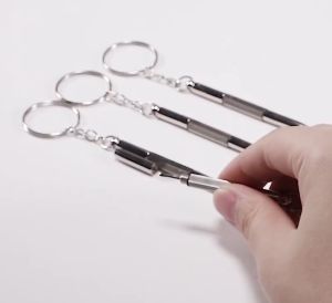 3 ใน 1 พวงกุญแจแว่นตาโทรศัพท์ มินิไขควงรถกระเป๋าที่สําคัญแบบพกพาโลหะจี้อุปกรณ์เสริมพวงกุญแจซ่อมเครื่องมือเงิน G3077