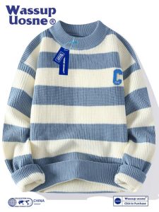 เสื้อสเวตเตอร์ถักคอตั้งหลวมๆ สำหรับผู้ชาย WASSUP UOSNE ฤดูใบไม้ร่วง/ฤดูหนาว ลายทางสองสี ทรงหลวมๆ สำหรับคู่รัก เสื้อชั้นในถักแบบสวมหัว