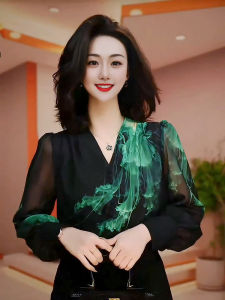 เสื้อเชิ้ตคอวีแขนยาวพิมพ์ลายดอกไม้ทรงเข้ารูปหลวมๆ หรูหรา เสื้อเชิ้ตผู้หญิงสไตล์เกาหลี ผ้าไนลอนผสมโพลีเอสเตอร์ ฤดูใบไม้ร่วง 2024