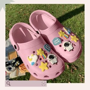 Pishops พร้อมส่งในไทย📌 รองเท้าแตะแฟชั่น รองเท้าแตะหัวโต มีรูระบายอากาศได้ดีใส่ง่ายสบายควรมีติดบ้านนะจ้ะ พร้อมส่งในประเทศ  ราคาถูกมาก