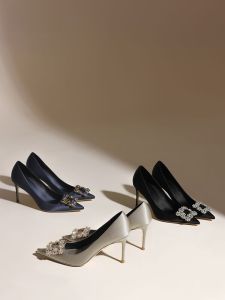 รองเท้าแตะส้นสูงแบบหัวแหลมประดับเพชรสำหรับผู้หญิง ทรงสวมสบาย สไตล์ลำลอง ผลิตจากผ้าไหม รองเท้าแตะสำหรับงานแต่งงาน