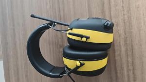 ARM‑NEXT R6 Safety Hearing Protection Earmuffs NRR30dB SNR33dB Bluetooth5.4 AM/FM Radio LCD Display 3.5mm AUX Port Headphones fo