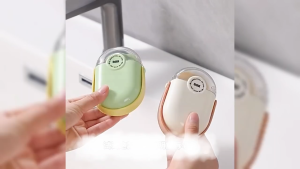 BECORATE Travel Soap Box Portable Leakproof Lightweight Soap Dish Airtight Waterproof with Draining Lid Beige/Purple ABS+PS Material 7.5*11*4.5cm Size