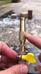 Đầu Vòi Xịt Tăng Áp Lực Nước Mini Bằng Đồng - Vòi Xịt Nước Tăng Áp Kèm Đai Siết Ống Và Đầu nối dây