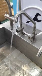 VRH ก๊อกเดี่ยวอ่างล้างจาน สเตนเลส304แท้ คอสวิงแบบตั้งพื้น HFVSB-1000K7 รุ่น New Bonny