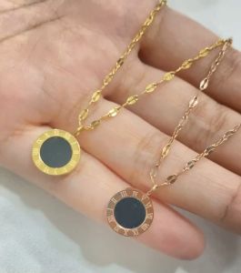 Kalung Liontin Angka Romawi Titanium Anti Karat Aksesoris Perhiasan Wanita Rose Dan Gold 34-KT