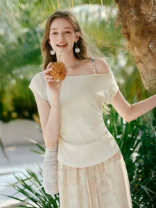 XIANGYING | Off-Shoulder One-Shoulder Short Sleeve Knitted T-Shirt