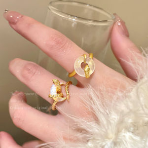 Golden Snake Charm Ring for Women Luxury Design Wealth Attracting Fashionable Finger Accessory Unique Chinese Style Ring