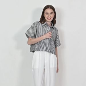 QUEENTIN Kemeja Pocket Crop Wanita 0550 Katun Polymicro Motif Salur Lengan Pendek