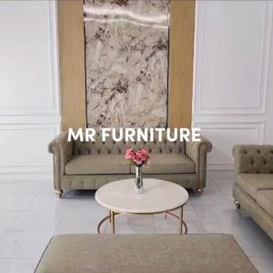 Desain Gaya Eropa: Sofa Chesterfield Tamu & Meja Marmer Elegan