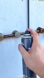 สเปรย์สีโครเมียมแท้ 350ml สำหรับพ่นล้อแม็กรถยนต์ ให้ความเงาสูงเหมือนชุบโครเมียม ป้องกันการกัดกร่อนและสนิม ใช้ได้กับงานซ่อมสีรถและขัดเงาโลหะ